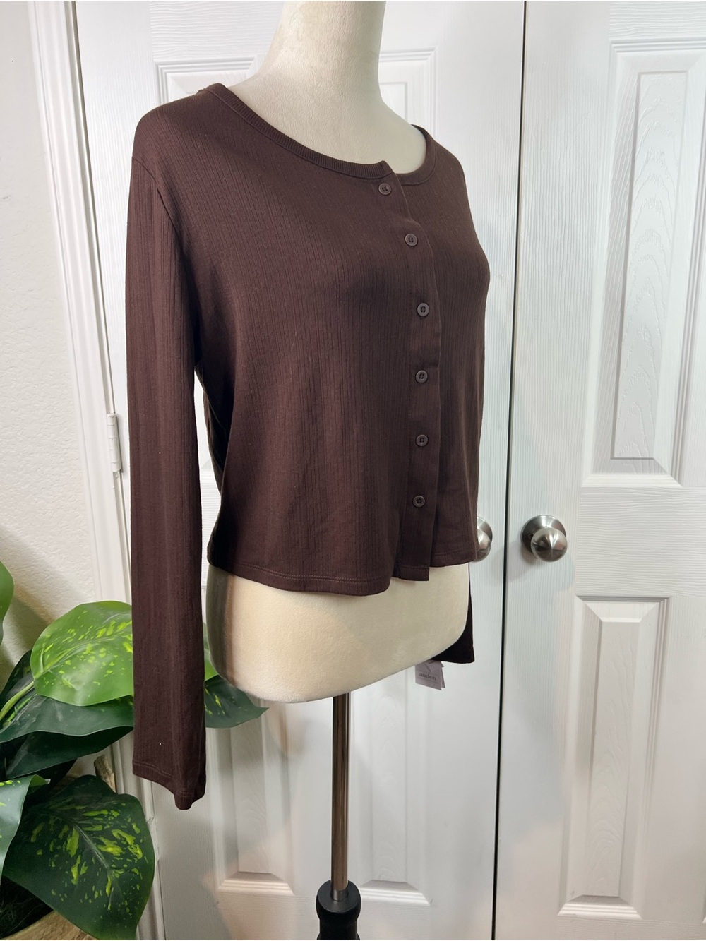 Dex Brown Ribbed Button-Front Long Sleeve Top - Picture 3 of 9